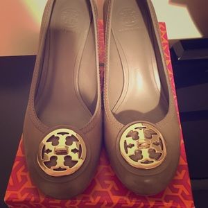 Tory Burch size 10 Selma mid heel pump color musk